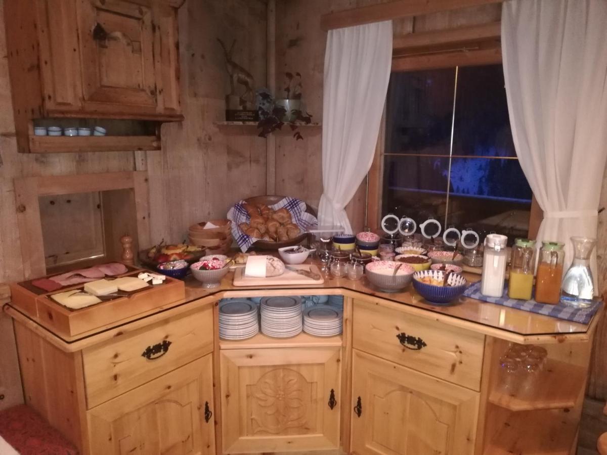 Landhaus Loeberbauer Тукс Екстериор снимка