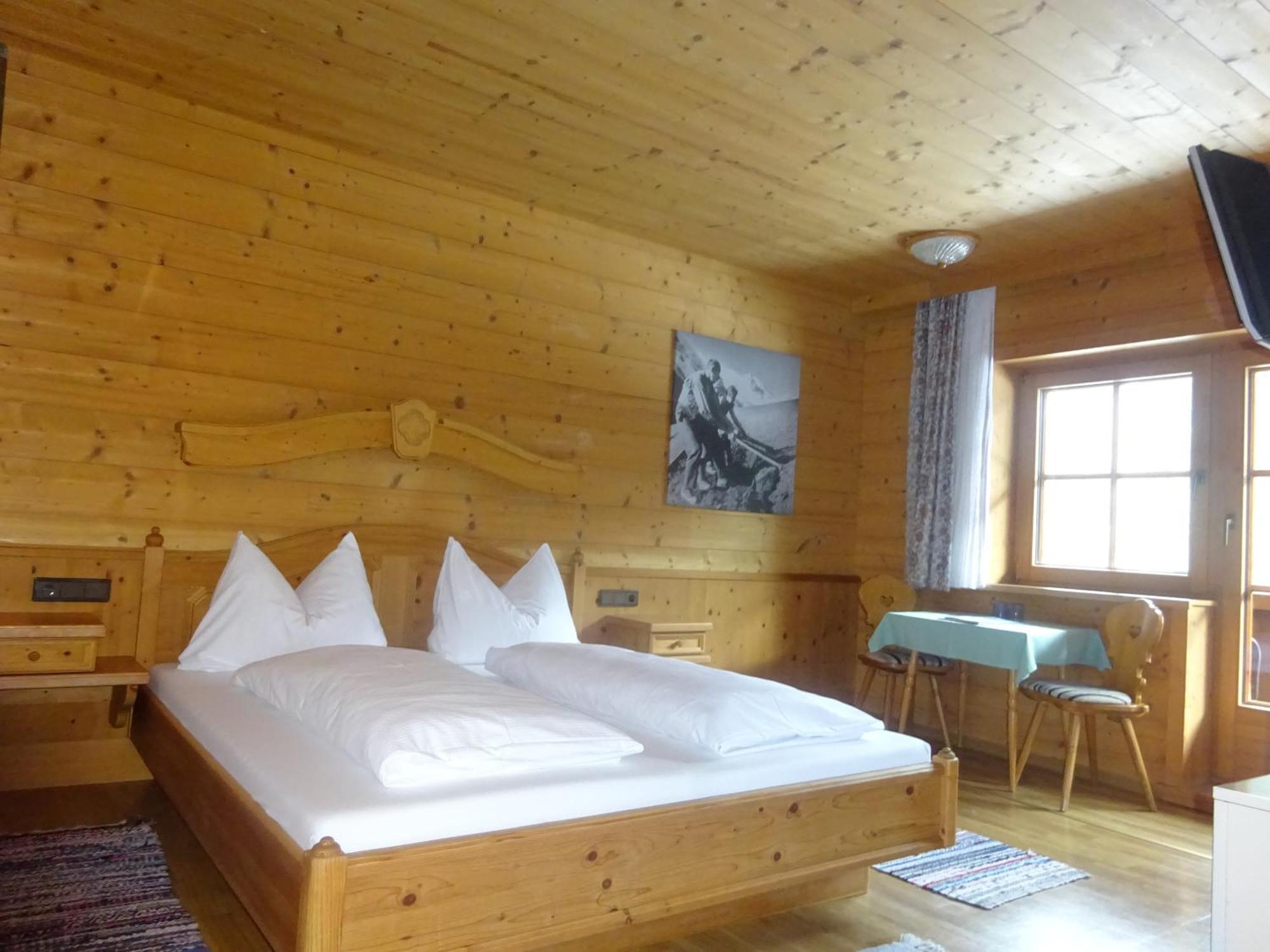 Landhaus Loeberbauer Тукс Екстериор снимка